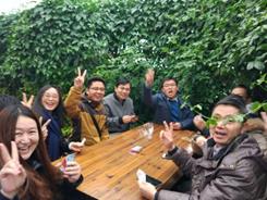 说明: E:\zdm\学院相关事务\h动漫介绍
\开心的年青教师们.jpg